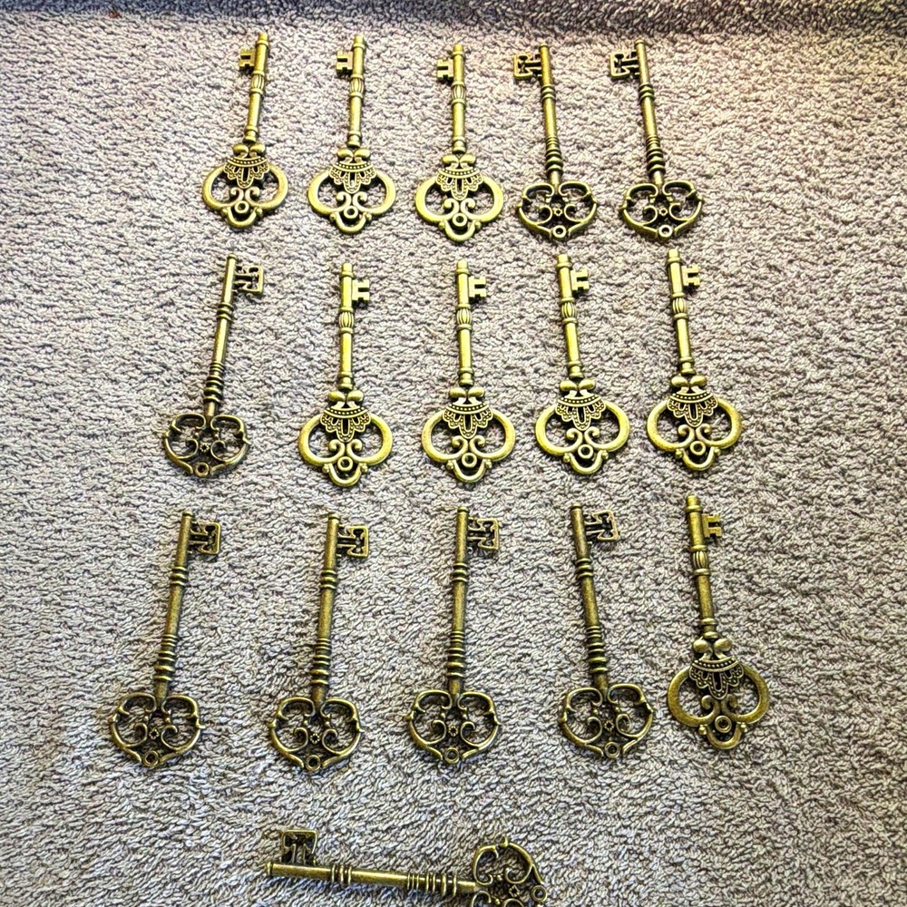 Lot of 16 Brass-Tone Decorative Skeleton Keys - Antique Style Metal Gold Tone